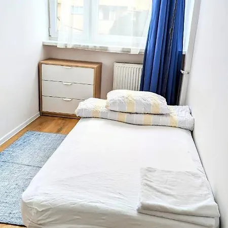 Ursus Rooms-self Check-in Hostel *