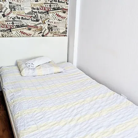 Ursus Rooms-self Check-in Hostal Varsovia