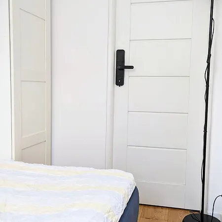 Hostal Ursus Rooms-self Check-in *