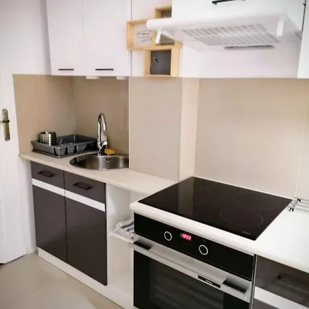 Ursus Rooms-self Check-in Hostal