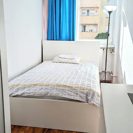 Ursus Rooms-self Check-in Hostel *