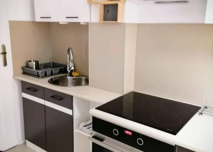 Ursus Rooms-self Check-in Hostel