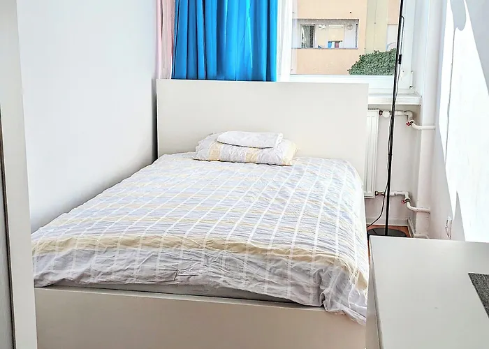 Ursus Rooms-self Check-in Hostel *